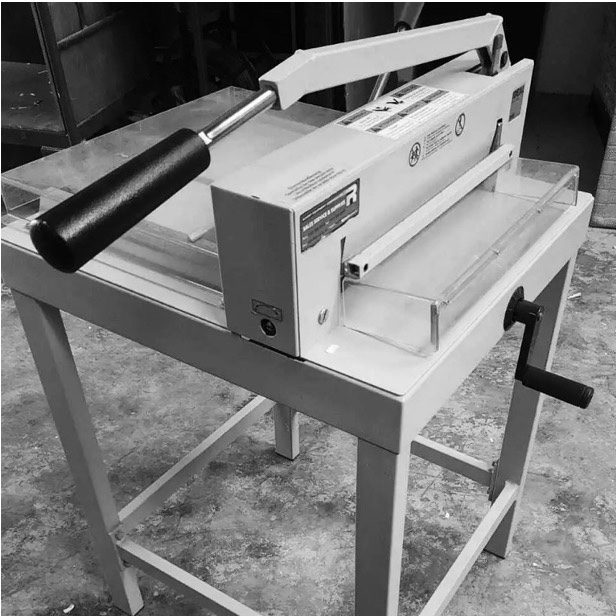 Making_guilitine_cutting